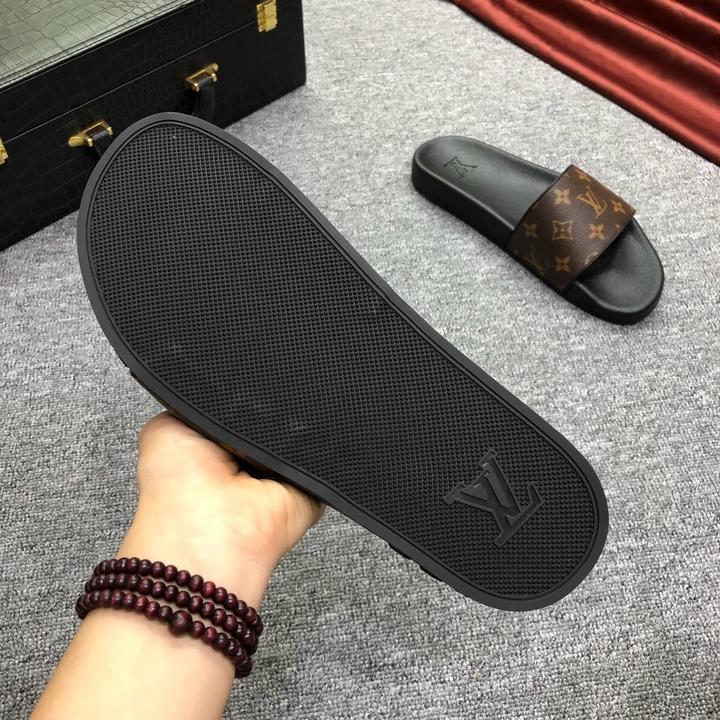 LOUIS VUITTON - PANTOUFLES HOMME