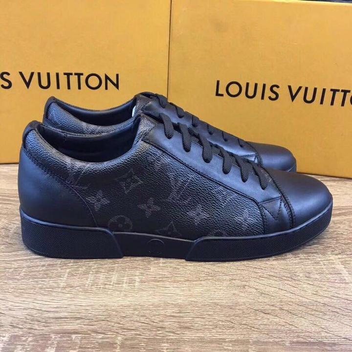 LOUIS VUITTON - SNEAKER